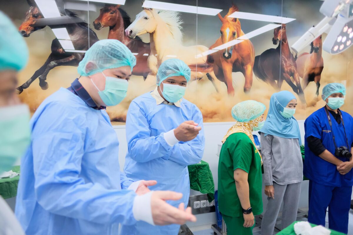 Bupati Bantaeng Uji Nurdin menghadiri peresmian penggunaan Laser Hemorrhoidoplasty (LHP) untuk penanganan wasir, di RSUD Anwar Makkatutu, Jumat (29/8/2025).