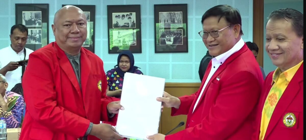 Dr Zulfajri Basri Hasanuddin resmi mendaftarkan diri sebagai bakal calon rektor di lantai 4 Gedung Rektorat Unhas.