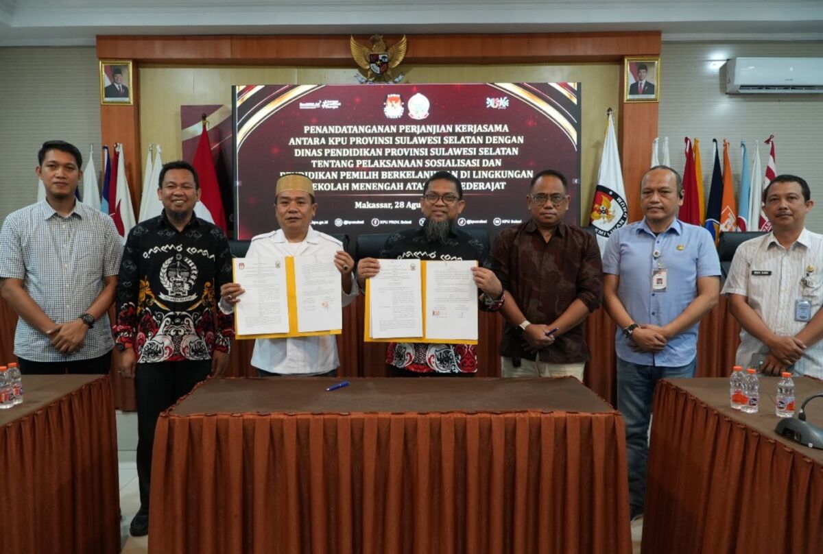 IST
TANDATANGANI--KPU Sulsel dan Dinas Pendidikan Sulsel Menandatangani MoU Pendidikan Pemilih Berkelanjutan di Sekolah Menengah Atas (SMA)/sederajat untuk Pemilihan OSIS Serentak se-Sulawesi Selatan