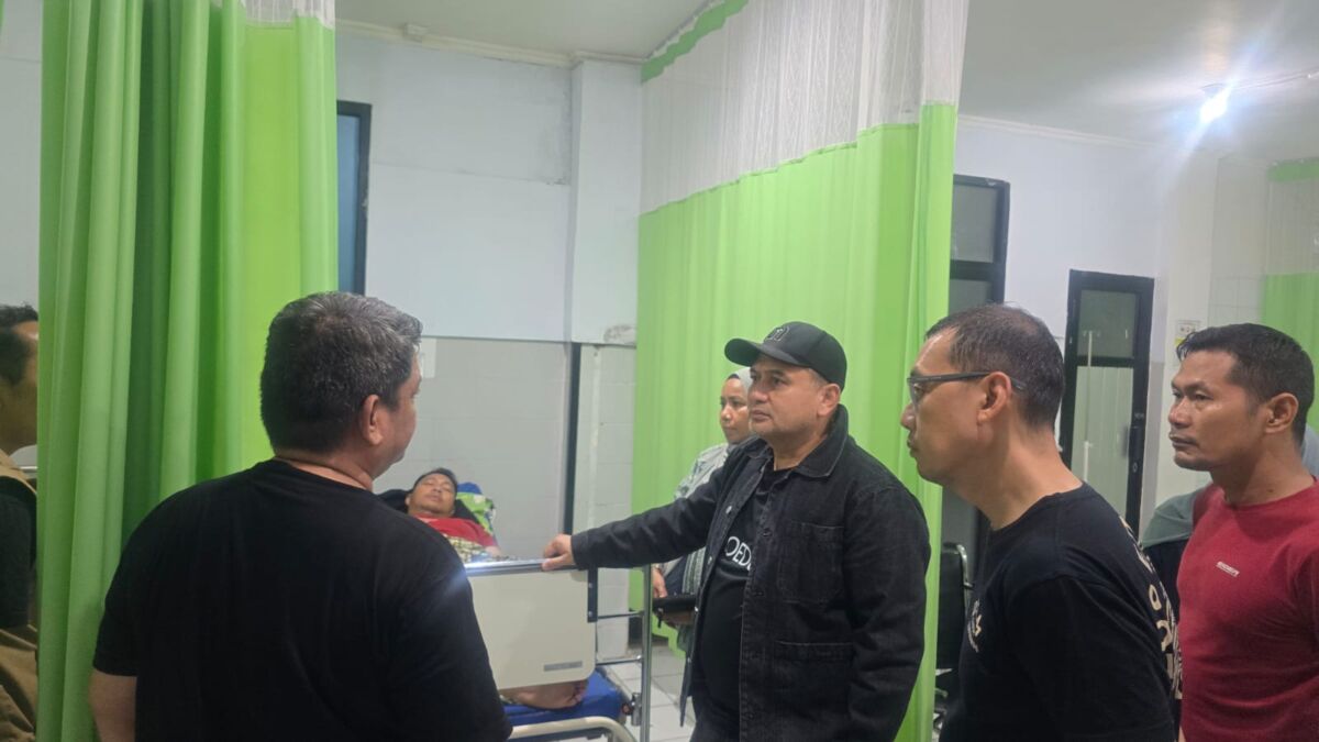 Wali Kota Makassar Kunjungi Pegawai Pemkot Korban Aksi Demo yang Dirawat di Rumah Sakit