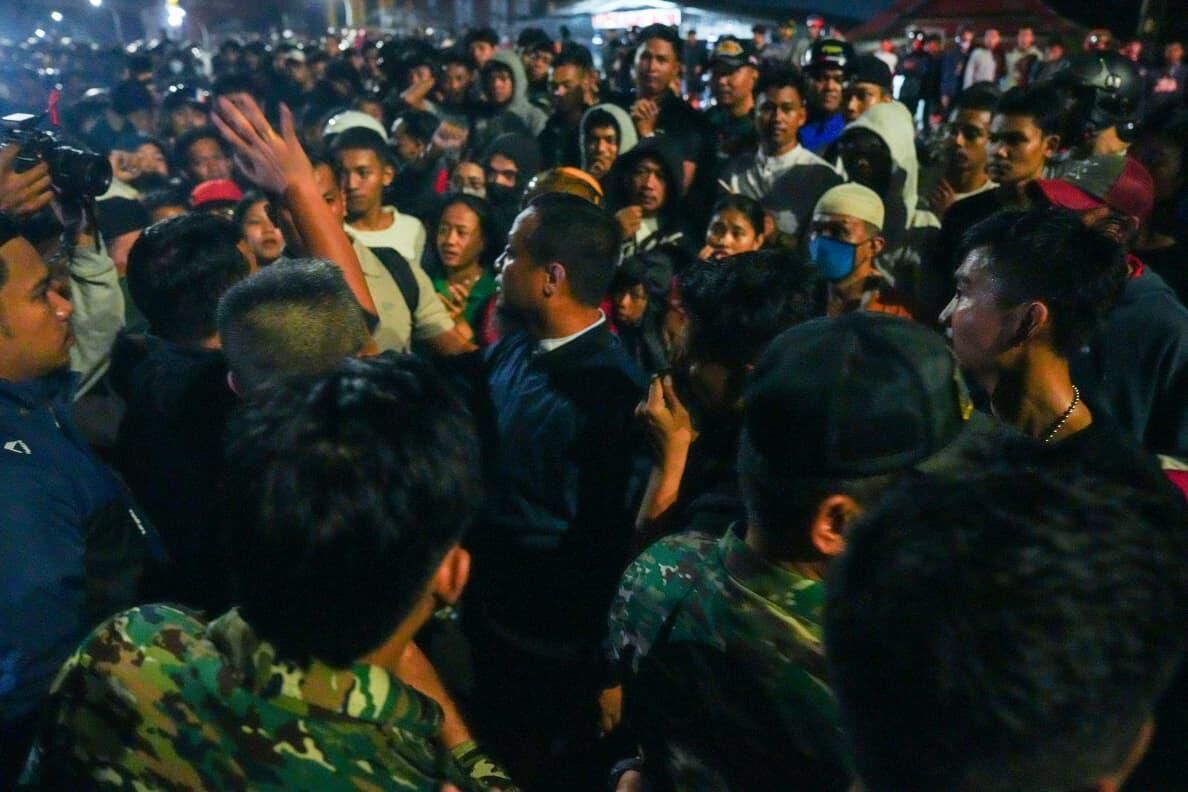 Temui Pengunjuk Rasa, Gubernur Sulsel Minta Masyarakat Menahan Diri