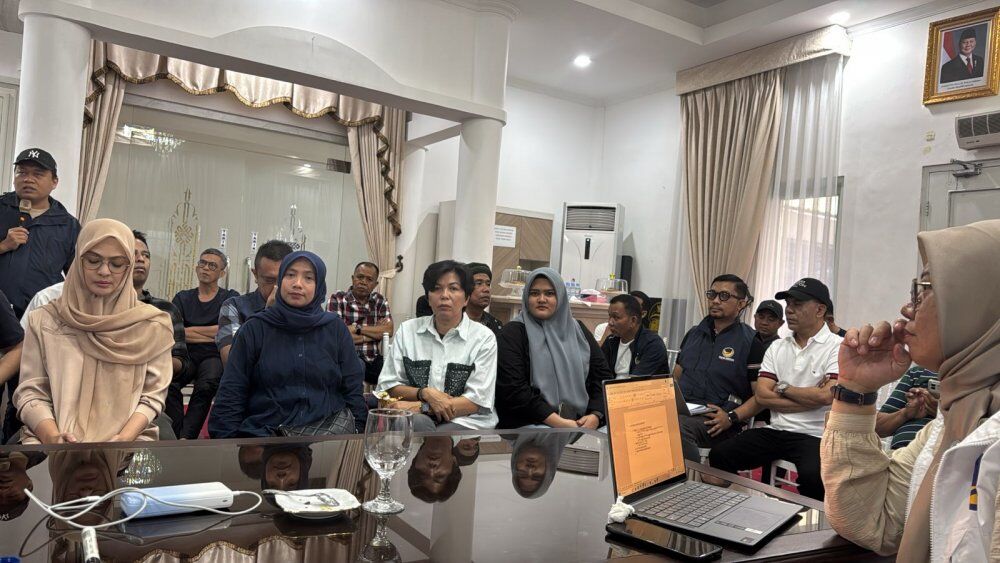 IST
MENGIKUTI--Ketua DPD Nasdem Makassar yang juga Ketua DPRD Sulsel Andi Rachmatika Dewi mengikuti rapat persiapan Rakernas di kantor DPW Nasdem Sulsel, Minggu (3/8)
