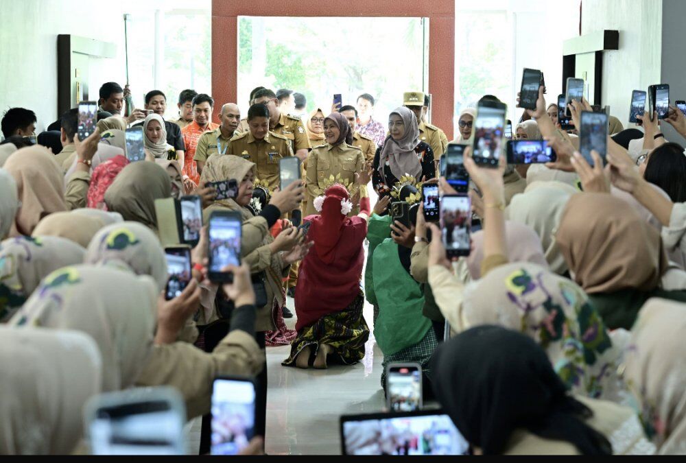 ist
WAWALI--Wawali Kota Makassar, Aliyah Mustika Ilham, menghadiri peringatan Hari Lahir (Harlah) ke-1 Forum Pekerja Sosial Masyarakat (FPSM) Kota Makassar yang digelar di Sentra Pendidikan Wirajaya Kementerian Sosial, Jalan AP Petta rani, Selasa (5/8).
