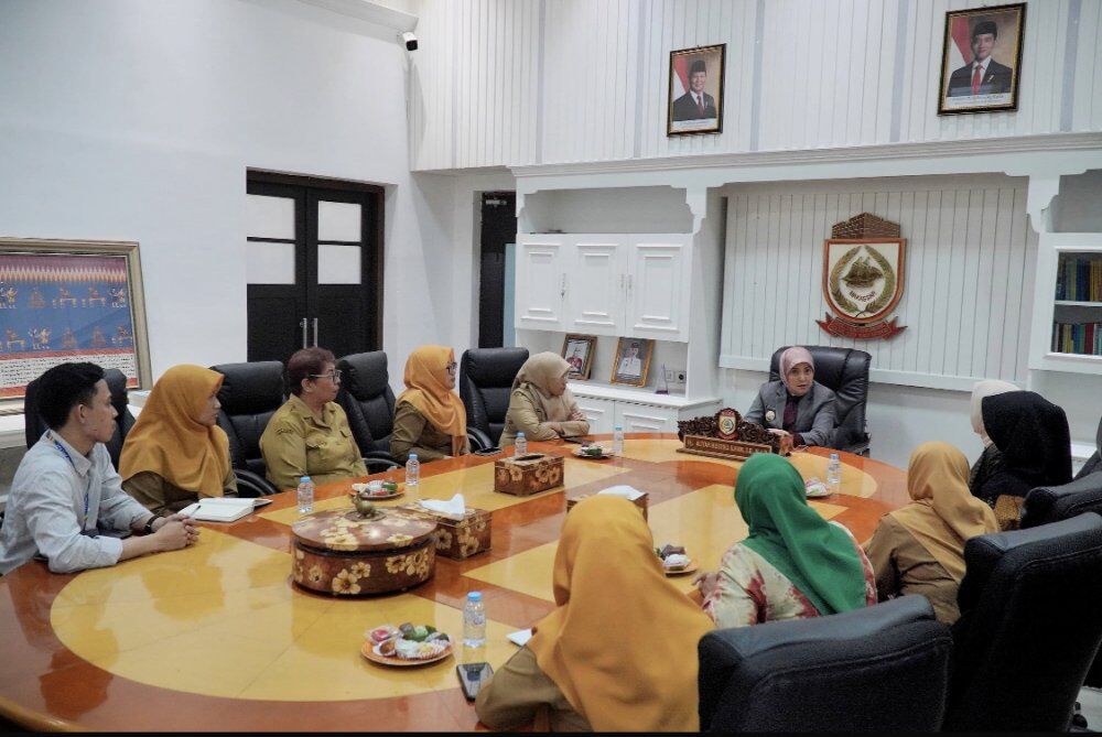 ist
DUKUNG--Wawali Makassar, Aliyah Mustika Ilham menerima audiensi dari PPTI Kota Makassar di Ruang Kerjanya, Kantor Wali Kota Makassar, Senin (4/8).
