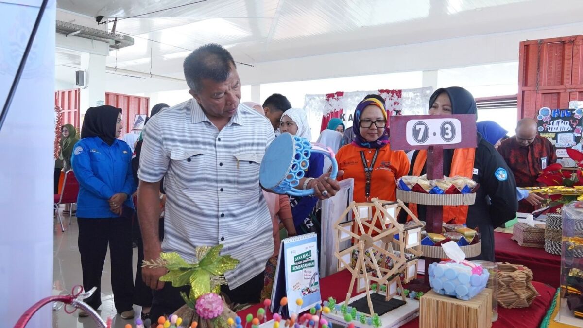 INOVASI -- Bupati Bulukumba Andi Muchtar Ali Yusuf meminta inovasi dari OPD, satuan pendidikan SD dan SMP, serta komunitas yang ikut Kompetisi Inovasi Panrita 2025 bisa berefek positif ke ekonomi masyarakat. 
