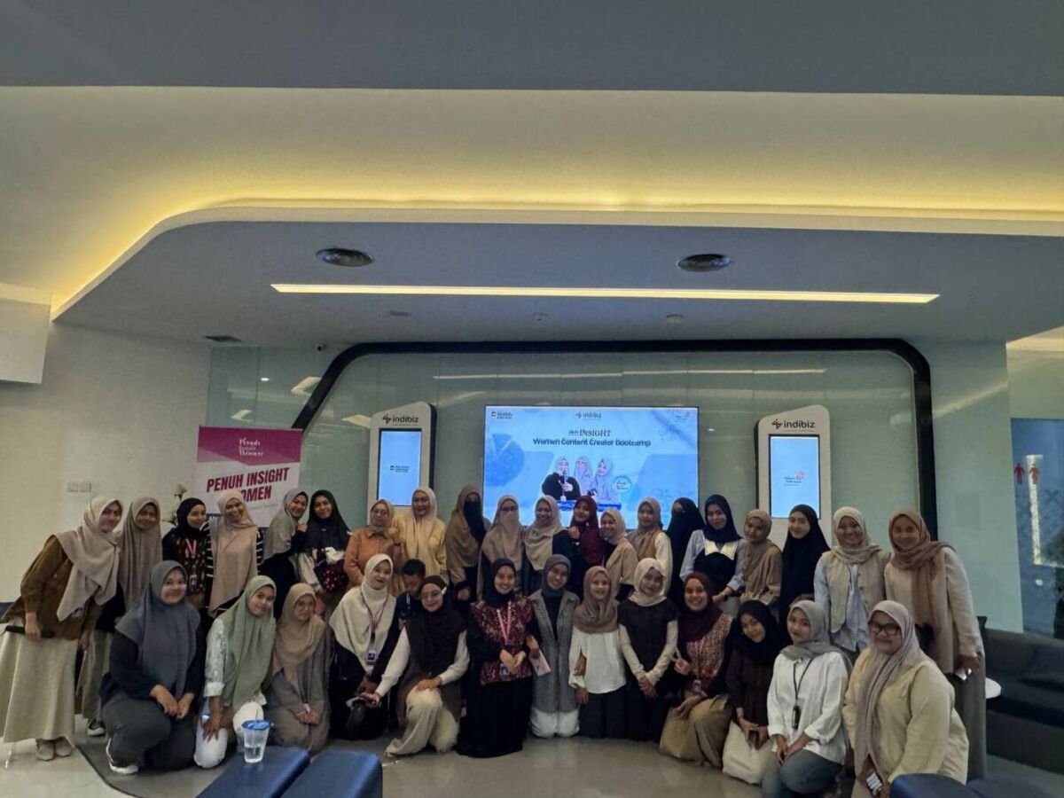 SAMBUTAN -- Manager Small Medium Enterprise (SME) Support Telkom Regional 5, Febrianty sedang menyampaikan sambutannya pada acara program Just on Indibiz Insight.
