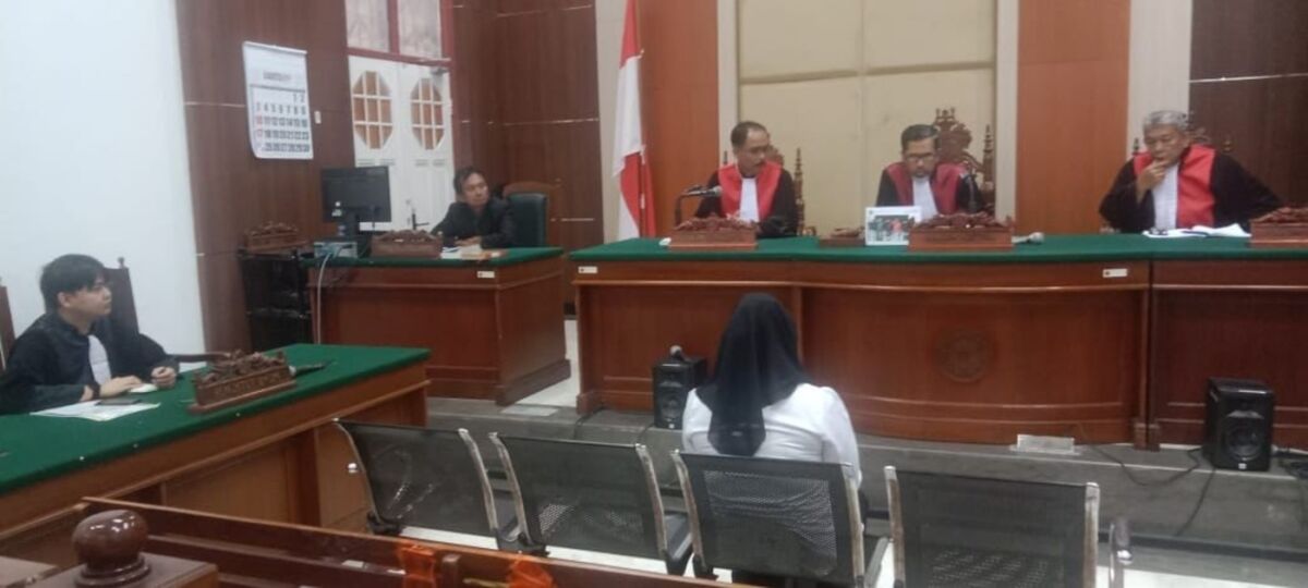 PERSIDANGAN -- Suasana persidangan putusan sidang dugaan penanganan kasus tindak pidana korupsi pemberian pinjaman/kredit dan simpanan di Bank Rakyat Indonesia (BRI) Tbk Unit Pattallassang Kantor Cabang Kabupaten Takalar.
