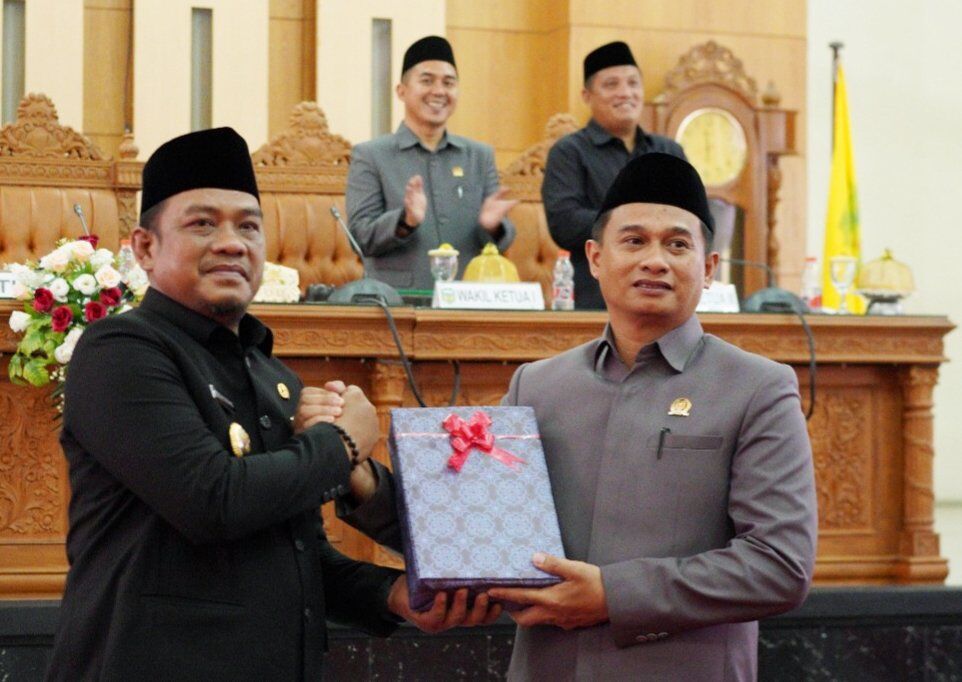 PIDATO -- Bupati Luwu H Patahudding menghadiri rapat paripurna DPRD Luwu di Gedung DPRD Luwu terkait Kebijakan Umum Prioritas dan Plafon Anggaran Sementara (KU-PPAS) APBD Tahun 2026, Senin (4/8). 
