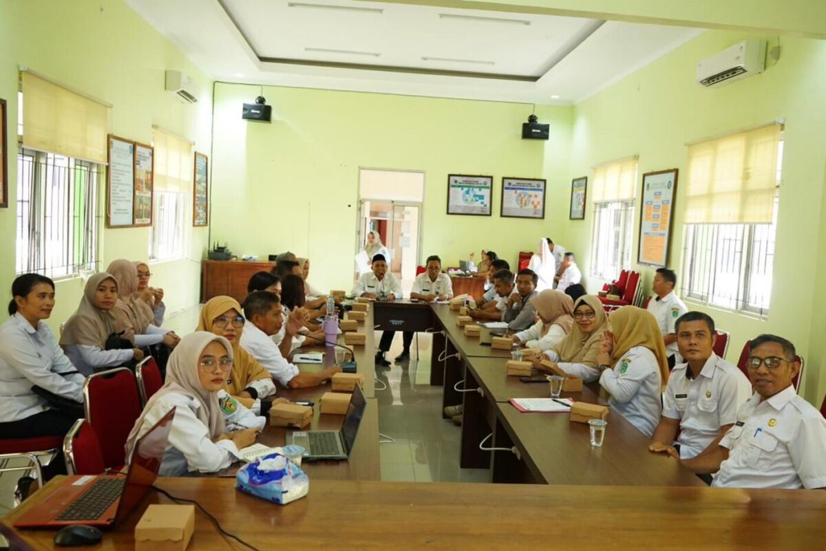 PROGRES -- Pemkab Luwu Timur menggelar pertemuan pembahasan progres pembangunan dapur MBG dalam mendukung program pangan bergizi melalui pembangunan Dapur MBG (Makanan Bergizi Gratis) di Kantor Bapperida Luwu Timur, Rabu (27/8)