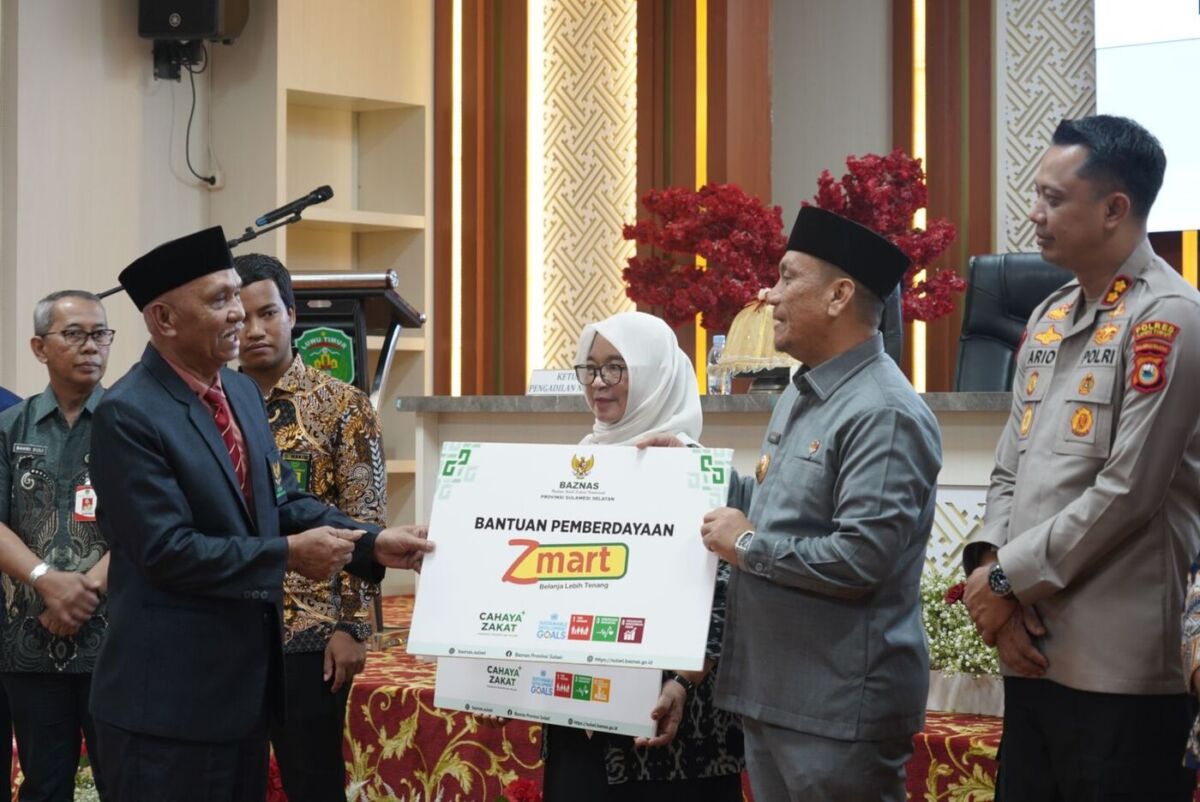 LANTIK -- Bupati Luwu Timur, H. Irwan Bachri Syam melantik dewan pengawas Badan Amil Zakat Nasional (Baznas) Kabupaten Luwu Timur periode 2025-2030 di Aula Sasana Praja, Kantor Bupati baru-baru ini. 