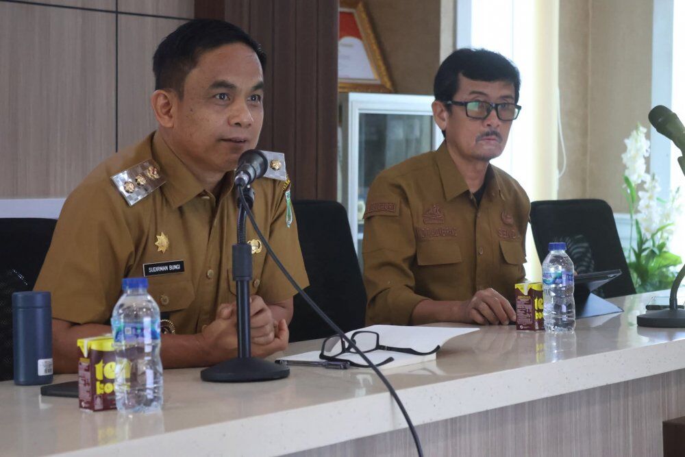 RAKOR -- Wakil Bupati Pinrang, Sudirman Bungi memimpin rapat koordinasi (Rakor) program MCP di ruang rapat Bupati Pinrang, Senin (4/8). 
