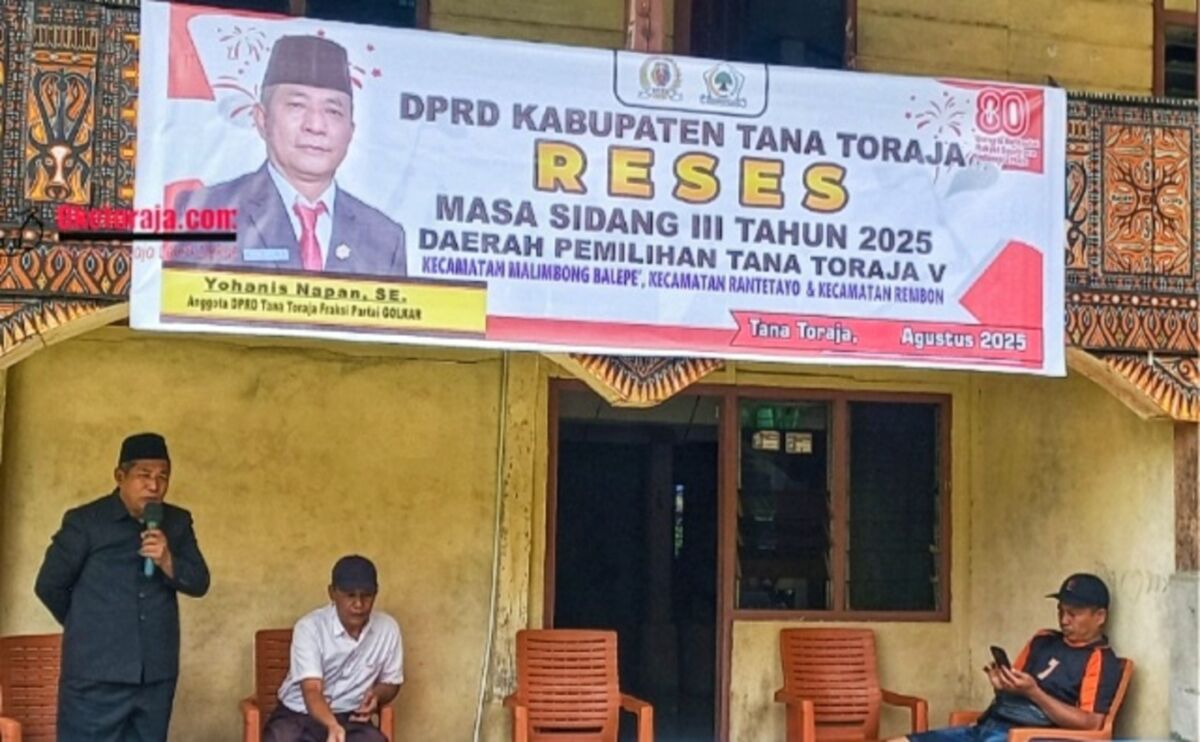 RESES -- Anggota DPRD Tana Toraja Yohanis Napan melakukan reses di Dusun Mebali, Lembang Ullin, Kecamatan Rembon, Sabtu (23/8). 
