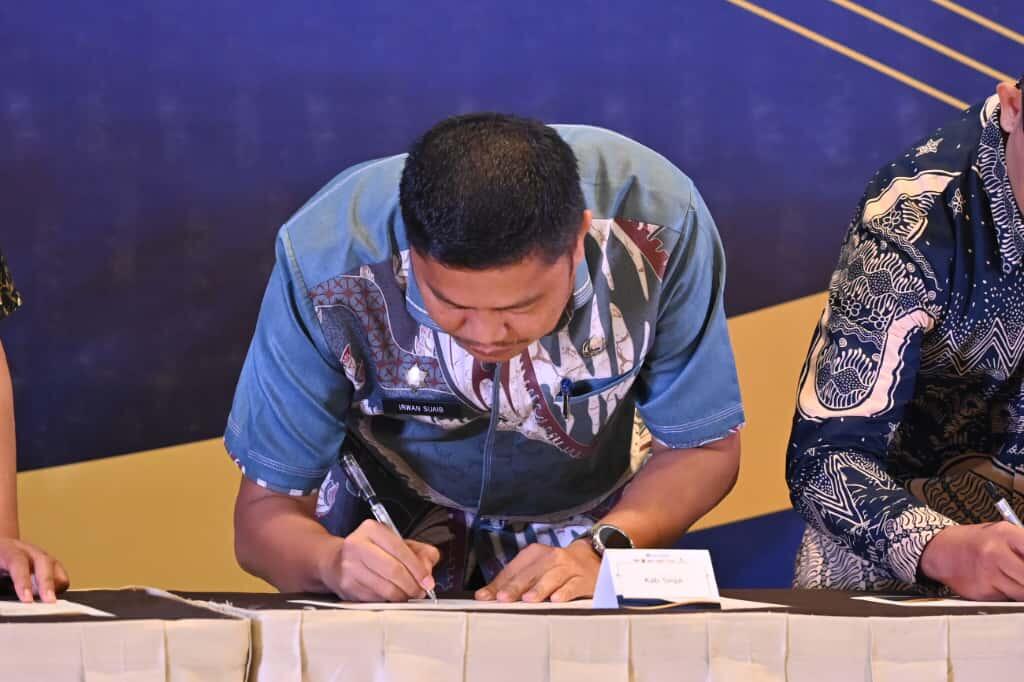 Kepala Dinas Pendidikan Kabupaten Sinjai, Irwan Suaib saat pernyataan bersama dengan Bank Indonesia 