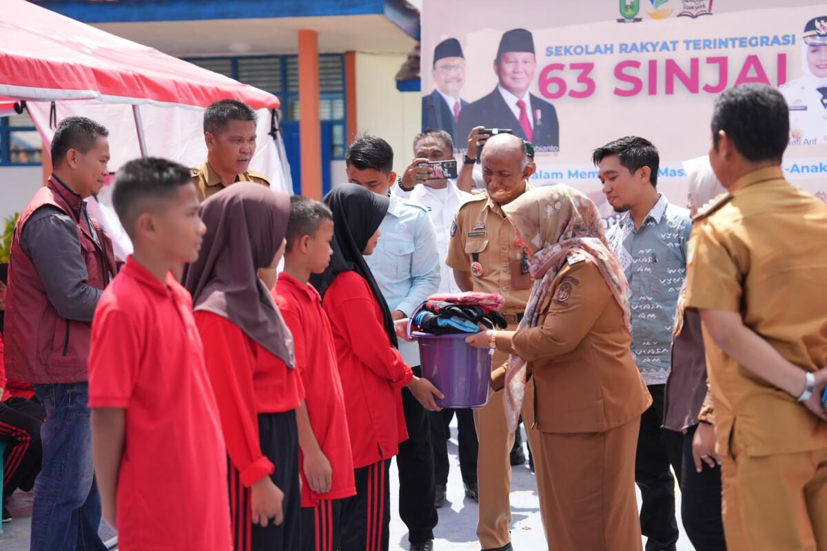 Kegiatan MPLS dibuka langsung oleh Bupati Sinjai, Hj. Ratnawati Arif