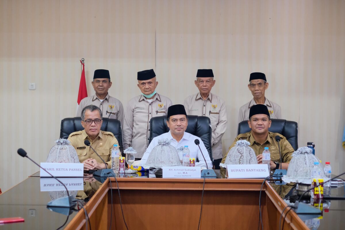 Bupati Bantaeng, M. Fathul Fauzy Nurdin menghadiri rapat verifikasi faktual calon pimpinan Baznas Kabupaten Bantaeng periode 2025-2030, di Ruang Rapat Wakil Bupati Bantaeng, Selasa (16/9/2025).