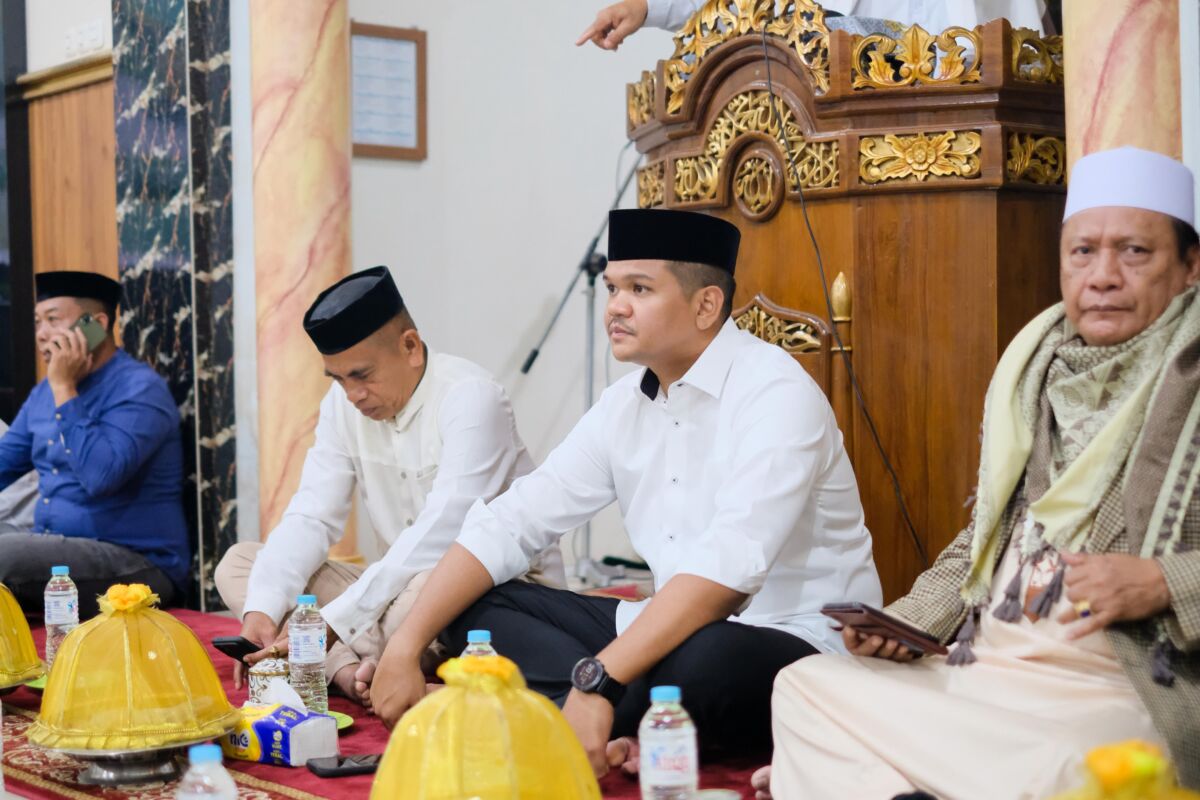 Bupati Bantaeng, M. Fathul Fauzy Nurdin menghadiri Maulid Nabi Muhammad SAW, di Masjid Nurul Falah Barayya, Kelurahan Ulugalung, Kecamatan Eremerasa, Selasa malam (16/9/2025). 