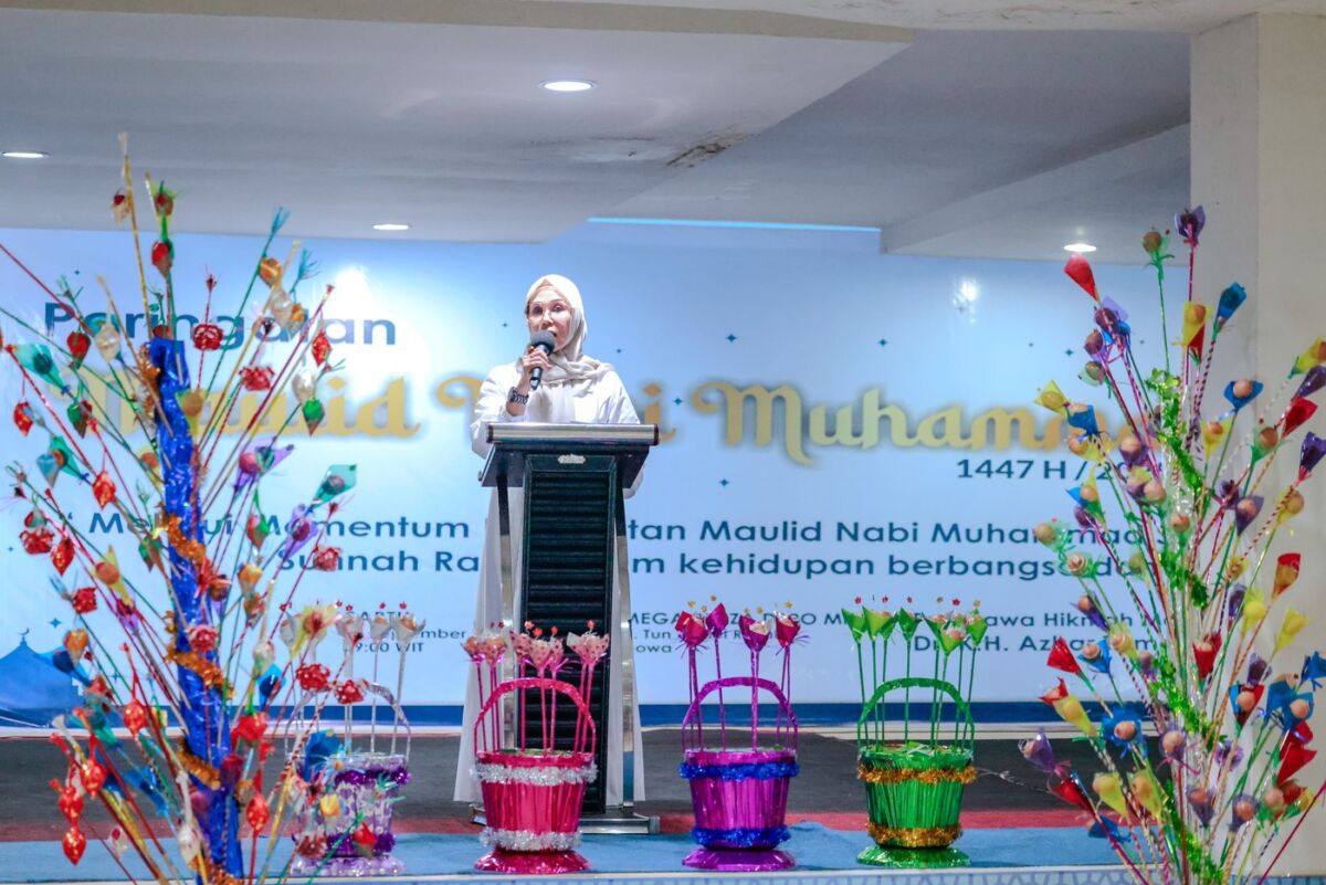 IST
MAULID--Bupati Barru Andi Ina Kartika Sari menghadiri maulid yang digelar DPP KKDB di Mega Plaza Depo Misi Pasaraya Makassar, Sabtu (13/9).

