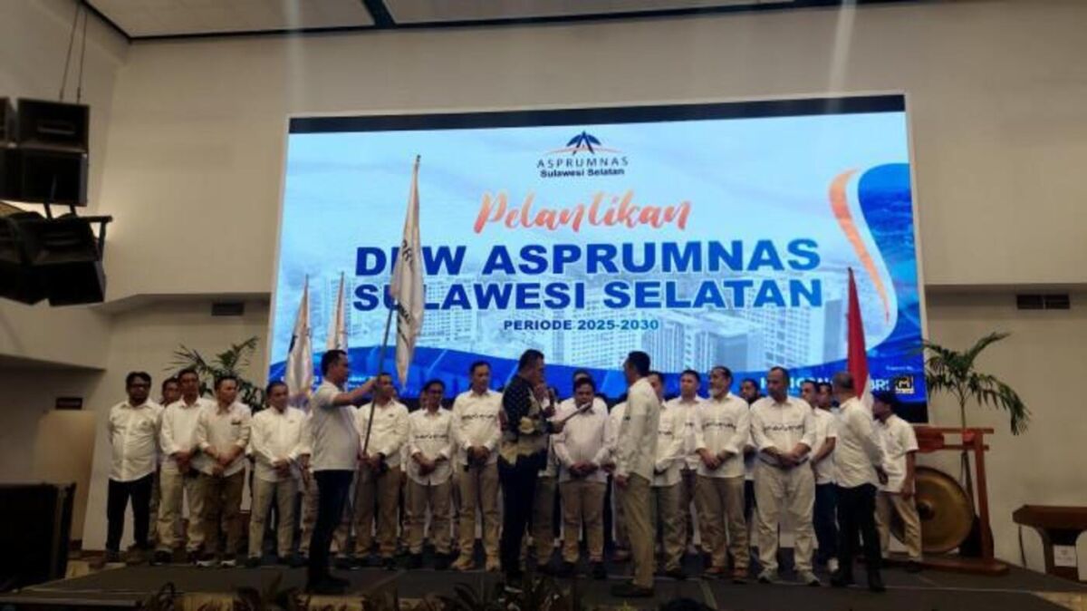 IST
DILANTIK--Sejumlah Anggota DPRD Sulsel dilantik sebagai pengurus Asprumnas Sulsel di Hotel Claro, Jl AP Pettarani Makassar, Sabtu (13/9). 
