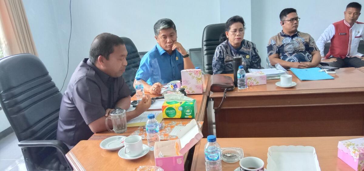 IST
GELAR RDP--Komisi I DPRD Tana Toraja menggelar RDP bersama Dinas Kesehatan guna membahas STNK dan BPKB Ambulance
