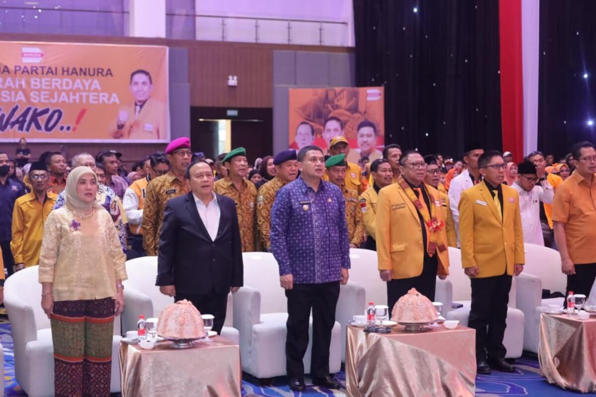 IST
APRESIASI--Wali kota Makassar Munafri Arifuddin mengapresiasi pelantikan pengurus DPD Hanura Sulsel di Hotel Sheraton Makassar, Sabtu (20/9).
