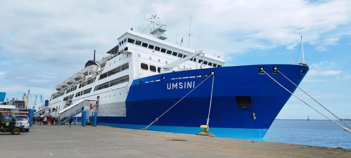 KM Umsini (1985), satu dari tiga kapal yang akan diganti oleh PT Pelni. 