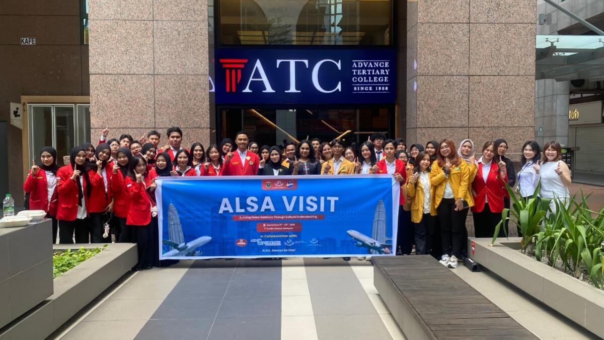 Peserta ALSA Visit 2025 mengunjungi Advance Tertiary Collage Kedubes RI di Kuala Lumpur, Malaysia.