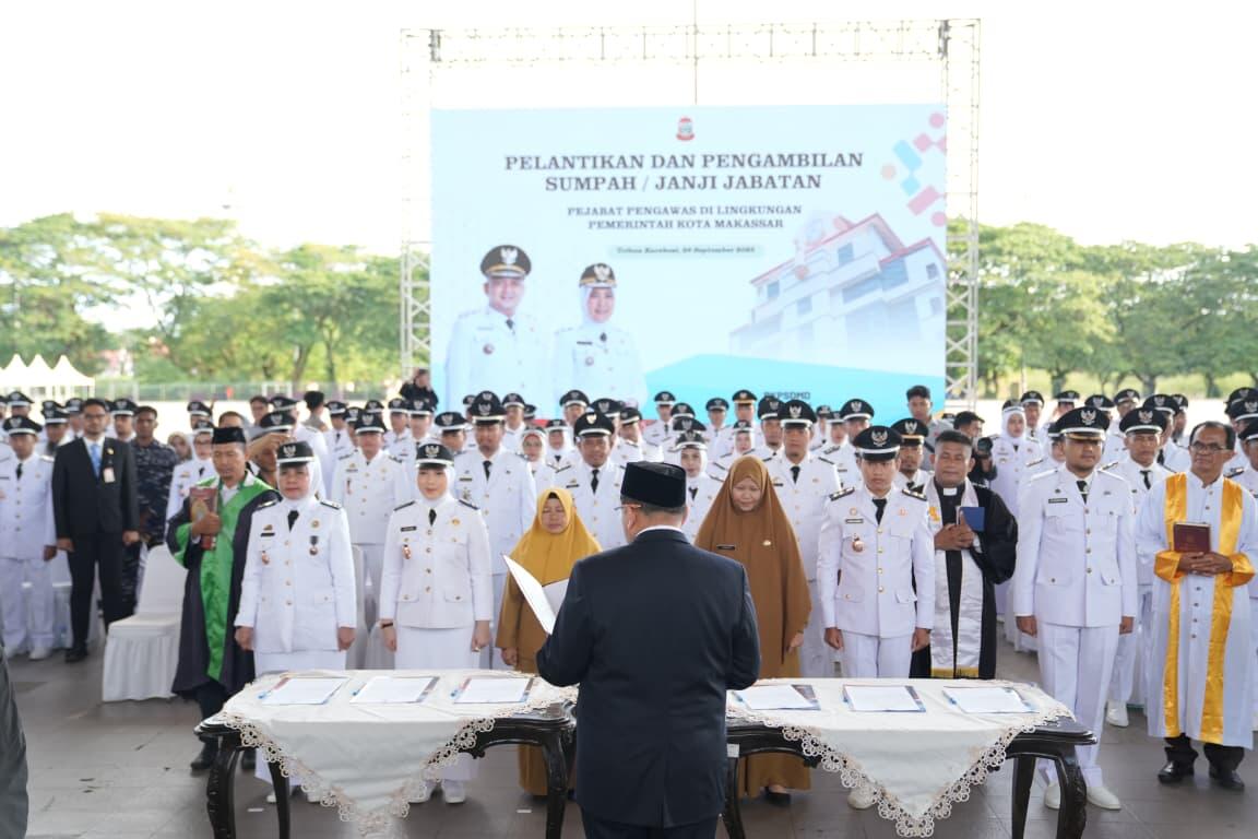 Wali Kota Makassar Munafri Arifuddin melantik  263 pejabat eselon IV lingkup Pemkot. Sebanyak 136 diantaranya adalah lurah. 