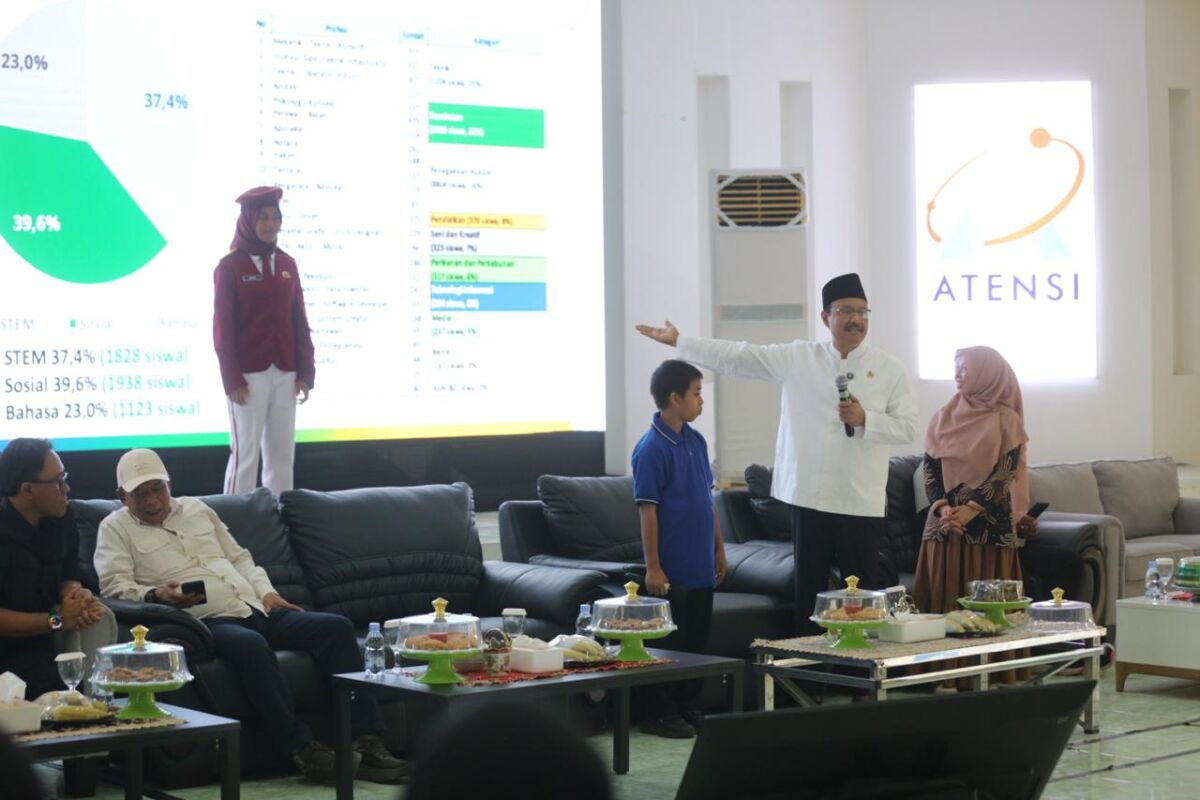 Mensos Saifullah Yusuf mengunjungi SRMP 23 Makassar yang berlokasi di Jalan Salodong, Sentra Wirajaya,  Jumat (5/9/2025).