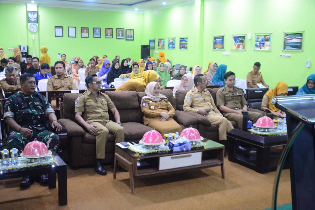 Bupati Sinjai, Hj. Ratnawati Arif, secara resmi membuka Forum Konsultasi Publik yang diselenggarakan oleh Pemerintah Kabupaten Sinjai melalui Dinas Kesehatan UPTD Rumah Sakit Umum Daerah (RSUD) Sinjai