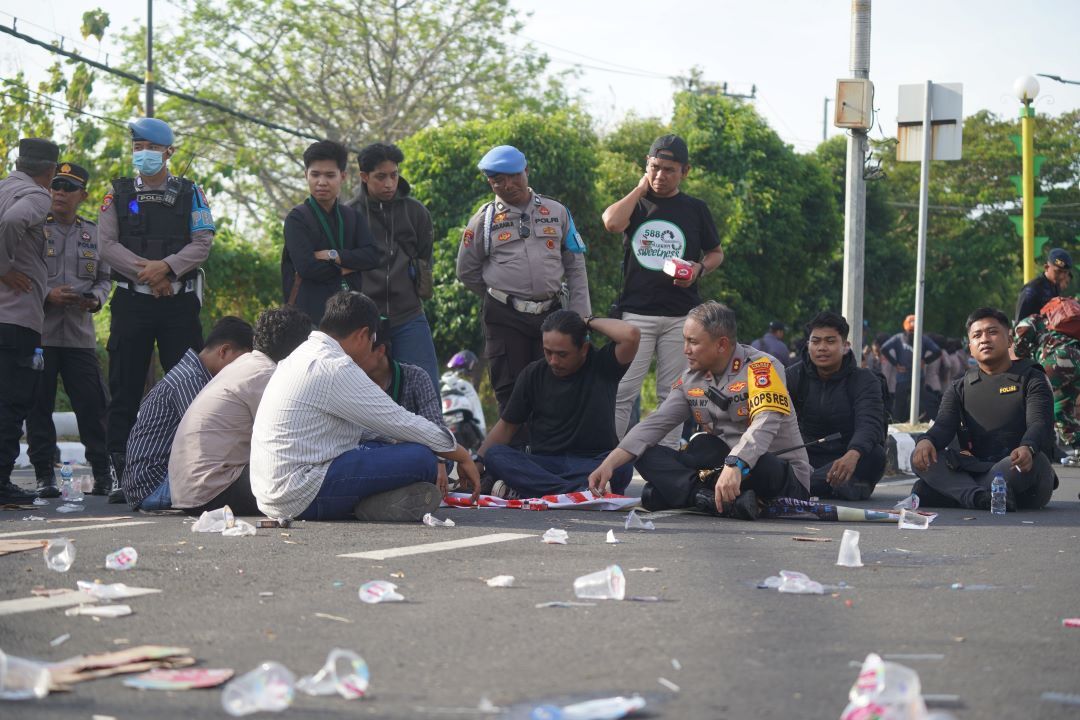Kapolres Parepare Temani Mahasiswa Ngaspal Bareng