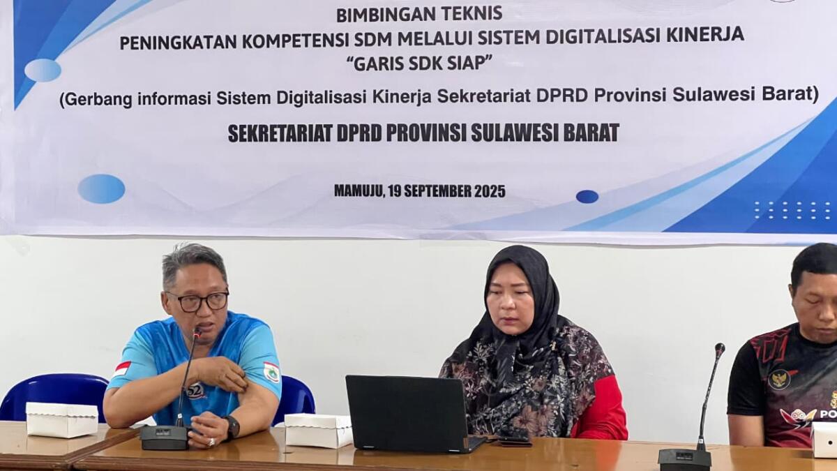 GARIS SDK -- Sekwan Arianto didampingi Kabag FPP, Irma Trisnawati, saat memimpin kegiatan Bimtek Peningkatan SDM melalui program digitalisasi kinerja bertajuk Garis SDK Siap.