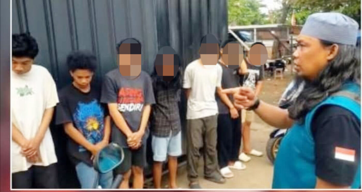 IST
KEROYOK -- Para pelaku pengeroyokan korban yang diamankan di Polsek Panakkukang. 
