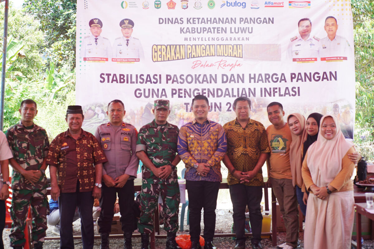 PANGAN MURAH -- Dinas Ketahanan Pangan Pemkab Luwu menggelar GPM di Kecamatan Bajo Barat dan   dipusatkan di halaman Kantor Desa Sampeang, Kamis (11/9).
