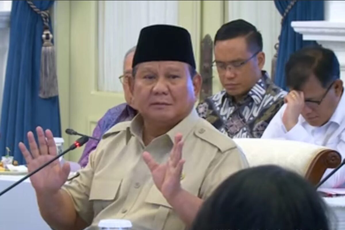 Presiden Prabowo Subianto menggelar pertemuan dengan tokoh-tokoh GNB di Kompleks Istana Kepresidenan, Jakarta, Kamis (11/9). Ia menyetujui usulan membentuk tim reformasi kepolisian. (Setpres)