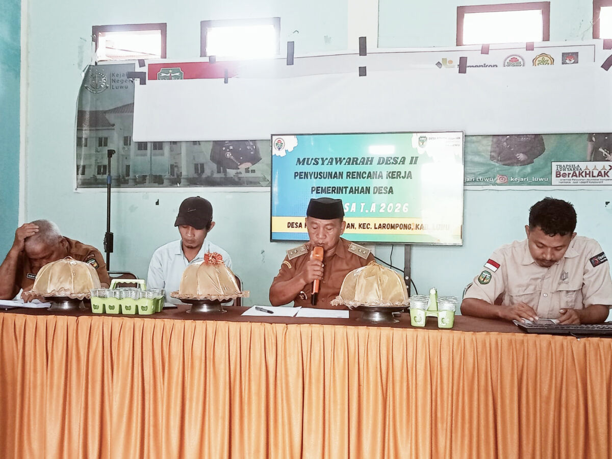 MUSDES -- Pemdes Komba Selatan Kecamatan Larompong, Kabupaten Luwu menggelar Musdes untuk penyusunan RKPDesa Tahun Anggaran 2026 di ruang Gedung Desa Komba Selatan, Rabu (10/9). 