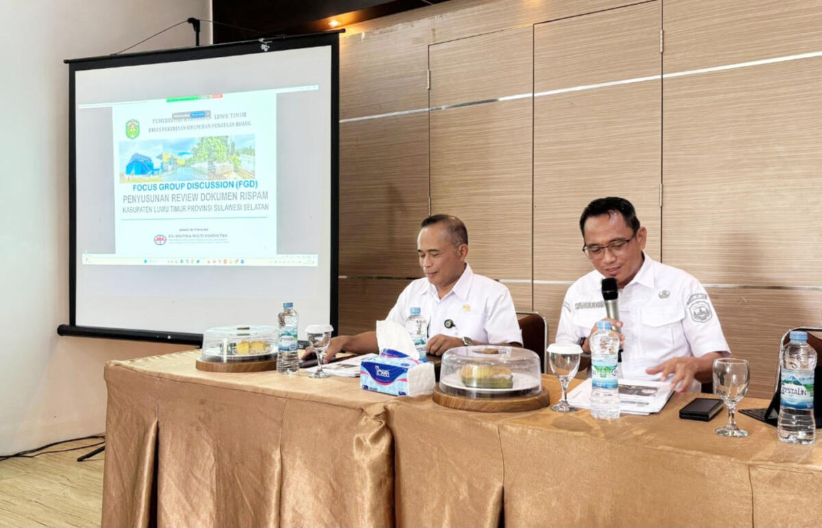DISKUSI -- Dinas PUPR Bidang CK Pemkab Luwu Timur menggelar FGD tahap pertama terkait penyusunan dokumen Rispal, review Rispam, serta review SSK Tahun Anggaran 2025 di Wisma Golden Malili baru-baru ini.

