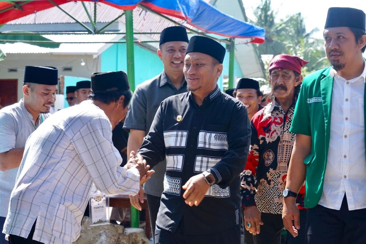 MAULID -- Bupati Luwu Timur, Irwan Bachri Syam menghadiri peringatan Maulid Nabi Besar Muhammad SAW 1447 H dirangkai Hari Jadi ke-21 Pondok Pesantren Uswatun Hasanah, Kecamatan Wotu, Minggu (21/9).
