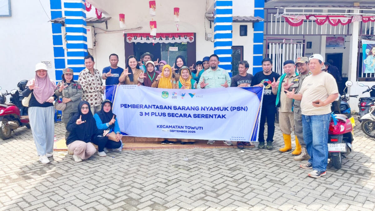 CEGAH DBD -- Pemkab Luwu Timur melalui Dinas Kesehatan, bekerjasama dengan PT Vale Indonesia Tbk, menggelar Gerakan Pemberantasan Sarang Nyamuk (PSN) 3M Plus dengan pembinaan secara mandiri di rumah masing-masing. 
