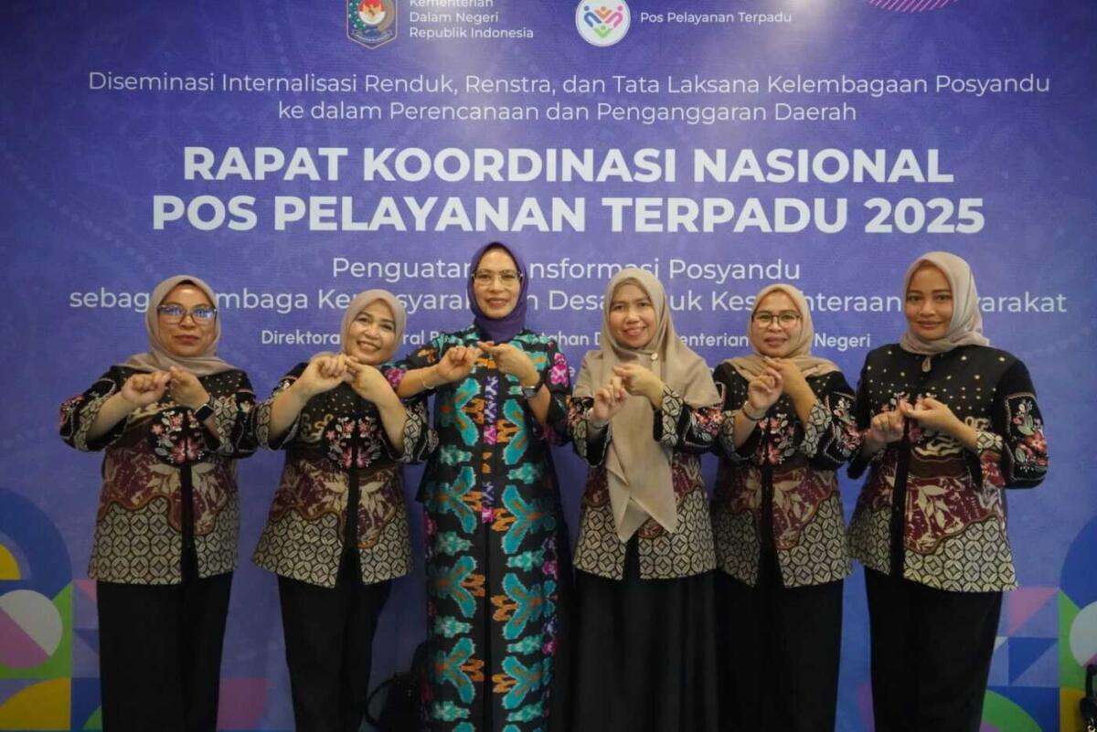 RAKOR -- Ketua TP Posyandu Kabupaten Luwu Timur, Ani Nurbani Irwan menghadiri Rakor Posyandu Tahun 2025 yang digelar Direktorat Jenderal Bina Pemerintahan Desa Kemendagri di Mercure Convention Center Ancol Jakarta Utara, Senin (22/9).
