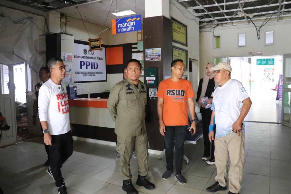 SOROT -- Bupati Luwu Timur, Irwan Bachri Syam melakukan inspeksi mendadak (Sidak) ke Rumah Sakit Umum Daerah (RSUD) I Lagaligo Wotu baru-baru ini.  Irwan menyoroti sikap ramah dalam pelayanan. 
