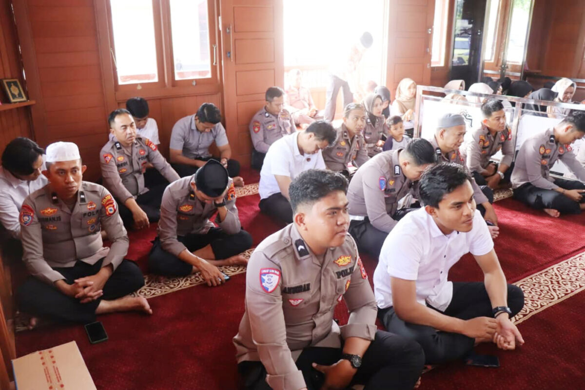 MAULID -- Polres Soppeng menggelar peringatan Maulid Nabi Muhammad SAW 1447 H/2025 M di Masjid Al-Aqso 2003 Polres Soppeng,  Rabu (10/9). 
