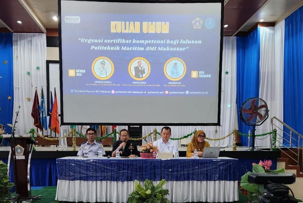 Dari kiri; Ketua LSP Polimarim Dr. Anwar Thahir, Komisioner BNSP Prof. Dr. Amilin bersama Direktur Polimarim AMI Makassar Dr. H Amrin pada kuliah umum dengan tema Urgensi Sertifikasi Kompetensi dan Prospek Pengembangannya Menuju Standar Internasional.