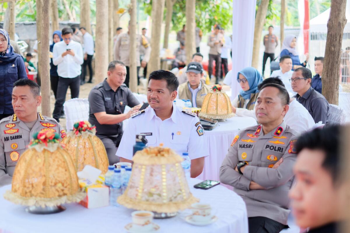 Bupati Bantaeng, M. Fathul Fauzy Nurdin, bersama Wakapolda Sulsel, Brigjen Pol. Nasri, mengikuti kegiatan Penanaman Jagung Serentak Kuartal IV secara virtual, di Lingkungan Ujung Pangi, Kelurahan Gantarangkeke, Kecamatan Gantarangkeke, Kabupaten Bantaeng, pada Rabu, 8 Oktober 2025.