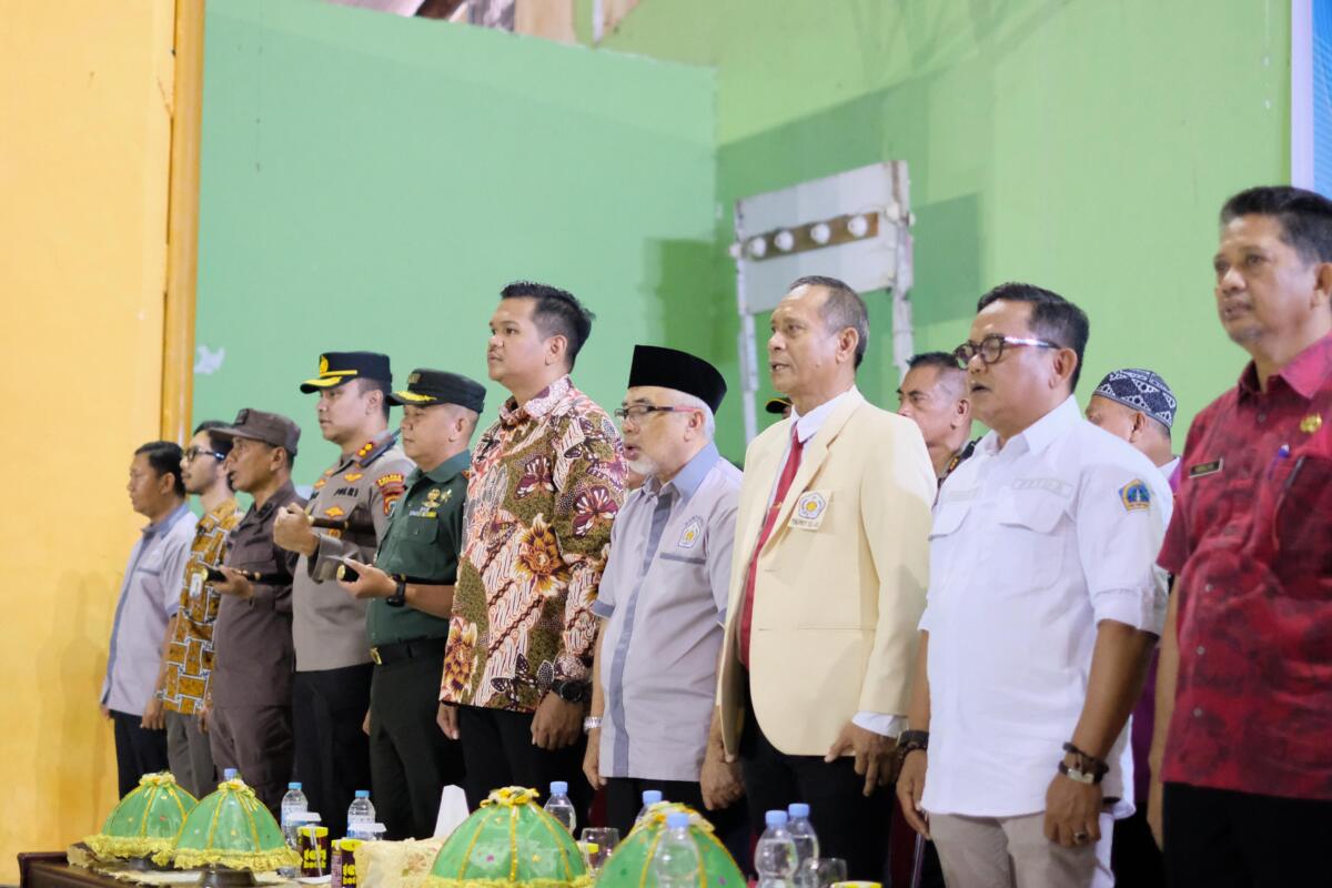 Bupati Bantaeng, Muh.Fathul Fauzy Nurdin didampingi Wakil Bupati Bantaeng, H.Sahabuddin menghadiri pembukaan Pra-Porprov XVIII 2025 cabang olahraga sepak takraw di GOR Malilingi, Kamis (9/10/2025).