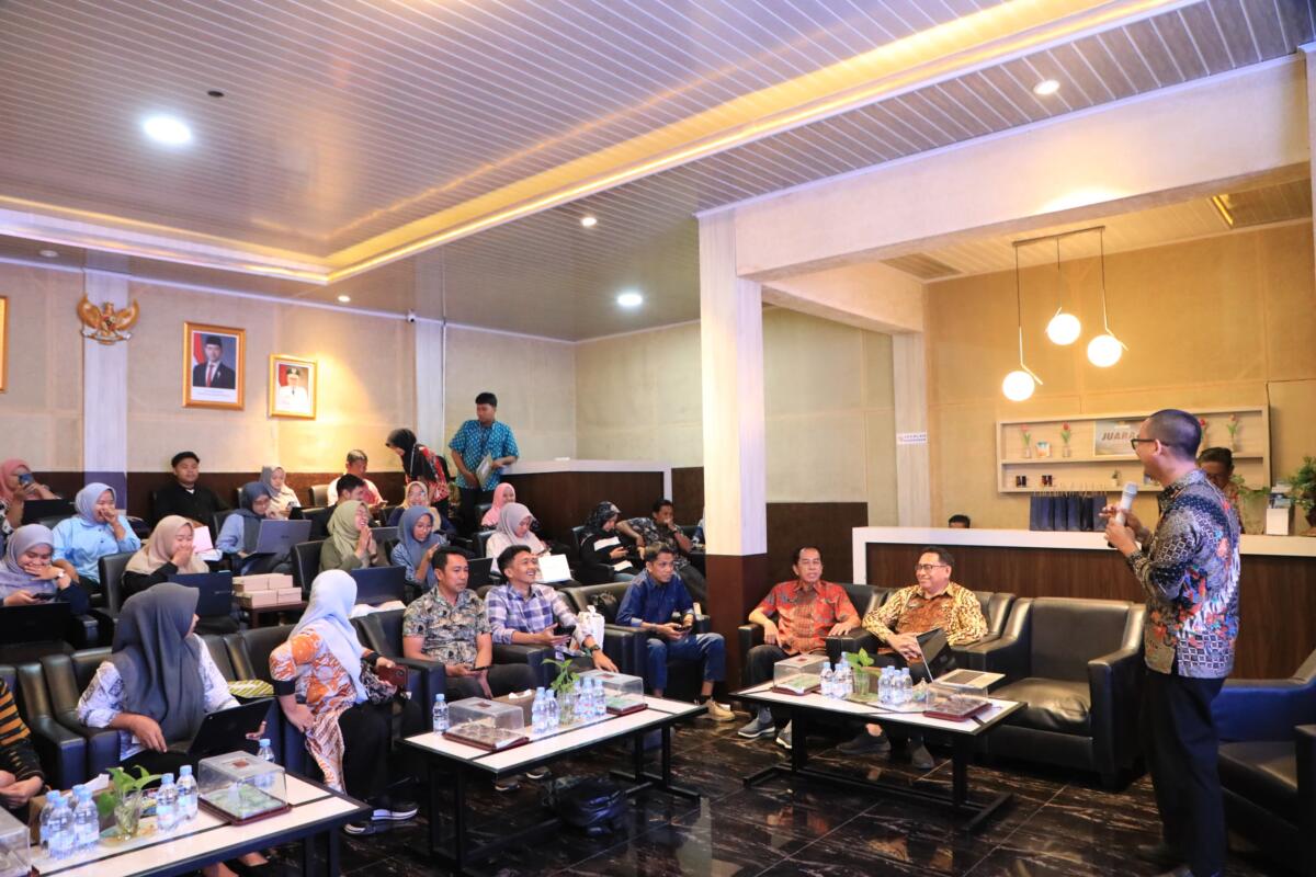 Pemerintah Kabupaten Bantaeng menggelar kegiatan Sosialisasi Aplikasi Manajemen Koperasi Digital (Digikop) Telkom Bantaeng di Ruang Studio Mal Pelayanan Publik Kabupaten Bantaeng, Kamis (23/10/2025).