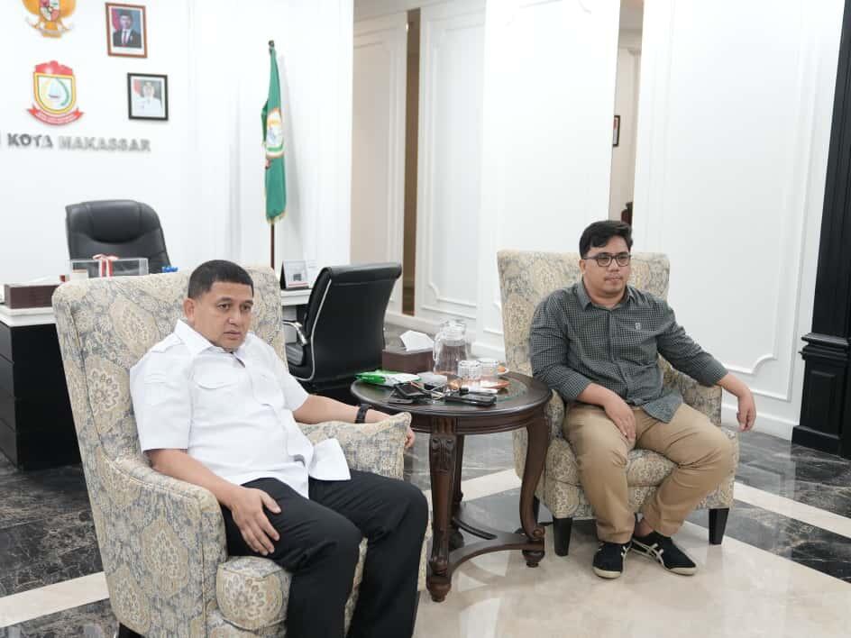 Wali Kota Makassar Munafri Arifuddin bertemu Ketua KPU Makassar  Andi Muhammad Yasir Arafat membahas rencana pemilihan ketua RT/RW.