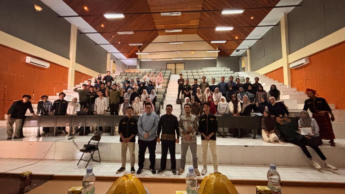Foto bersama usai pembukaan Accounting Fair 2025  yang dilaksanakan HMJ-Ak FEBI UINAM. 