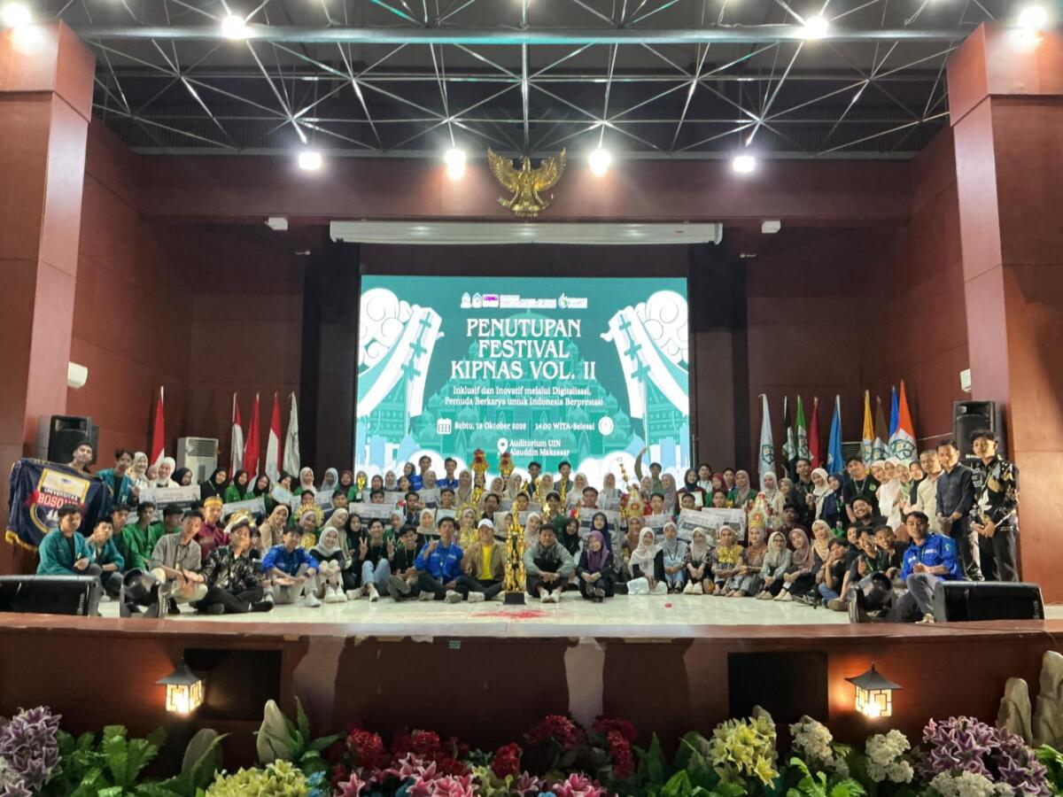 Foto bersama usai penutupan Festival KIP Nasional 2025 di Auditorium Kampus 2 UINAM.