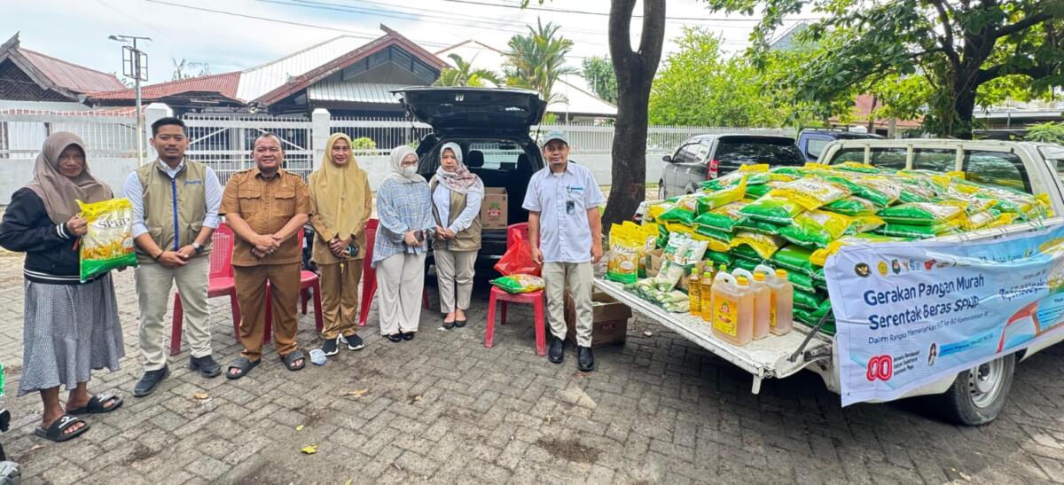 Gerakan Pangan Murah yang dilaksanakan Dinas Ketahanan Pangan Sulsel di Jalan Wijaya Kusuma, Kelurahan Banta-bantaeng, Kecamatan Panakkukang, Makassar.