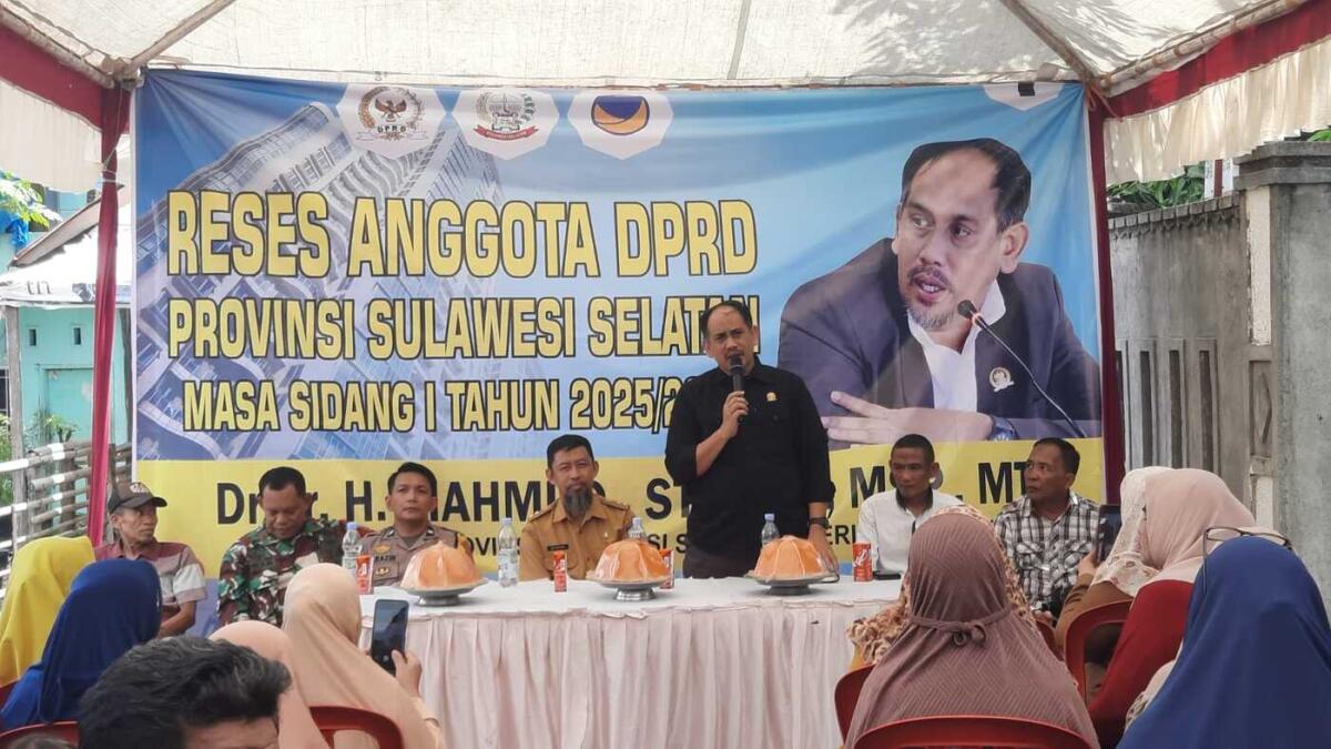 IST
SERAP ASPIRASI--Anggota DPRD Provinsi Sulawesi Selatan, Dr Mahmud La Kaiya, menyerap aspirasi ketika melakukan reses di Kelurahan Tello Baru, Kecamatan Panakkukang, Kota Makassar, Selasa (28/10).
